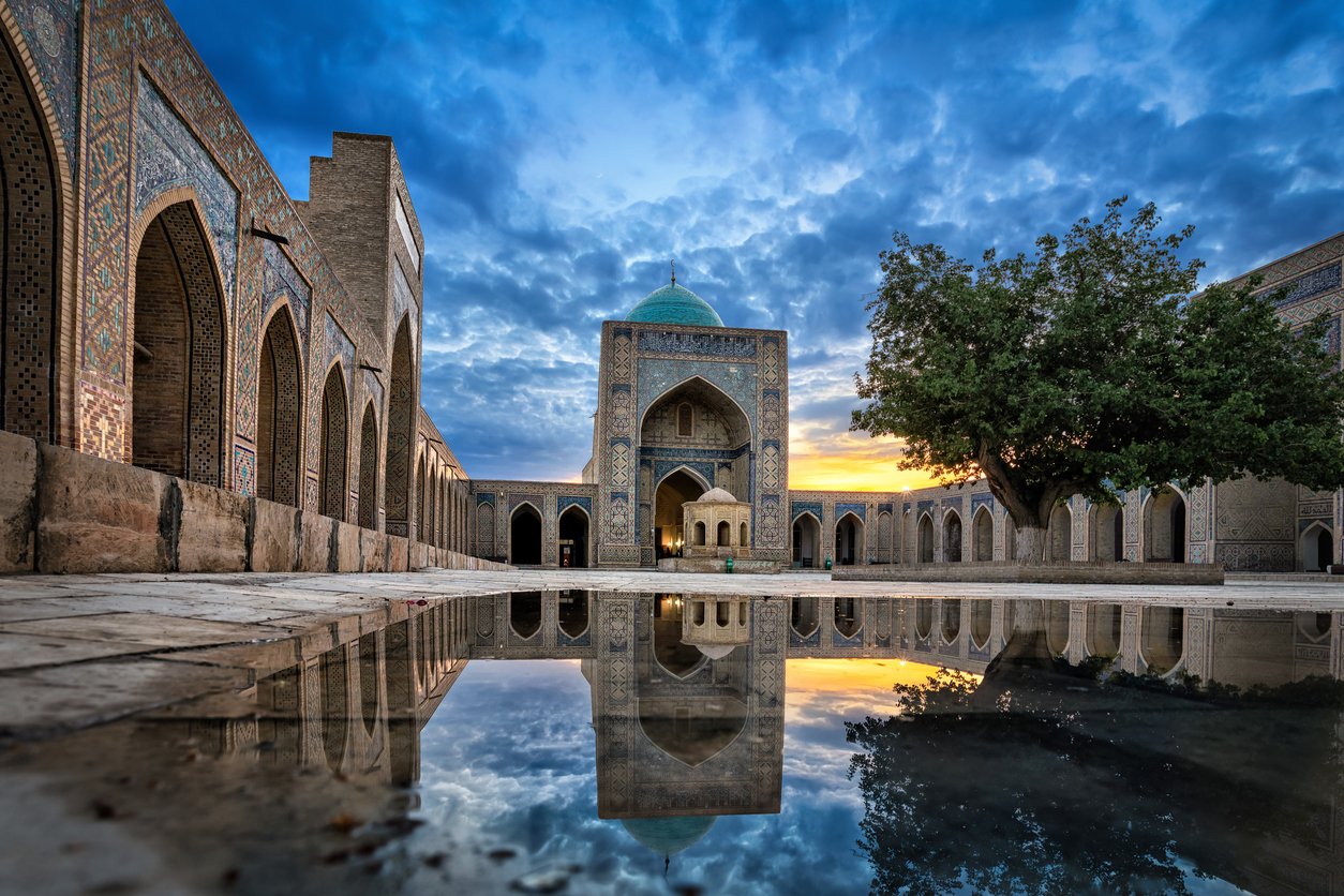 Mosquée Kalyan au crépuscule à Boukhara