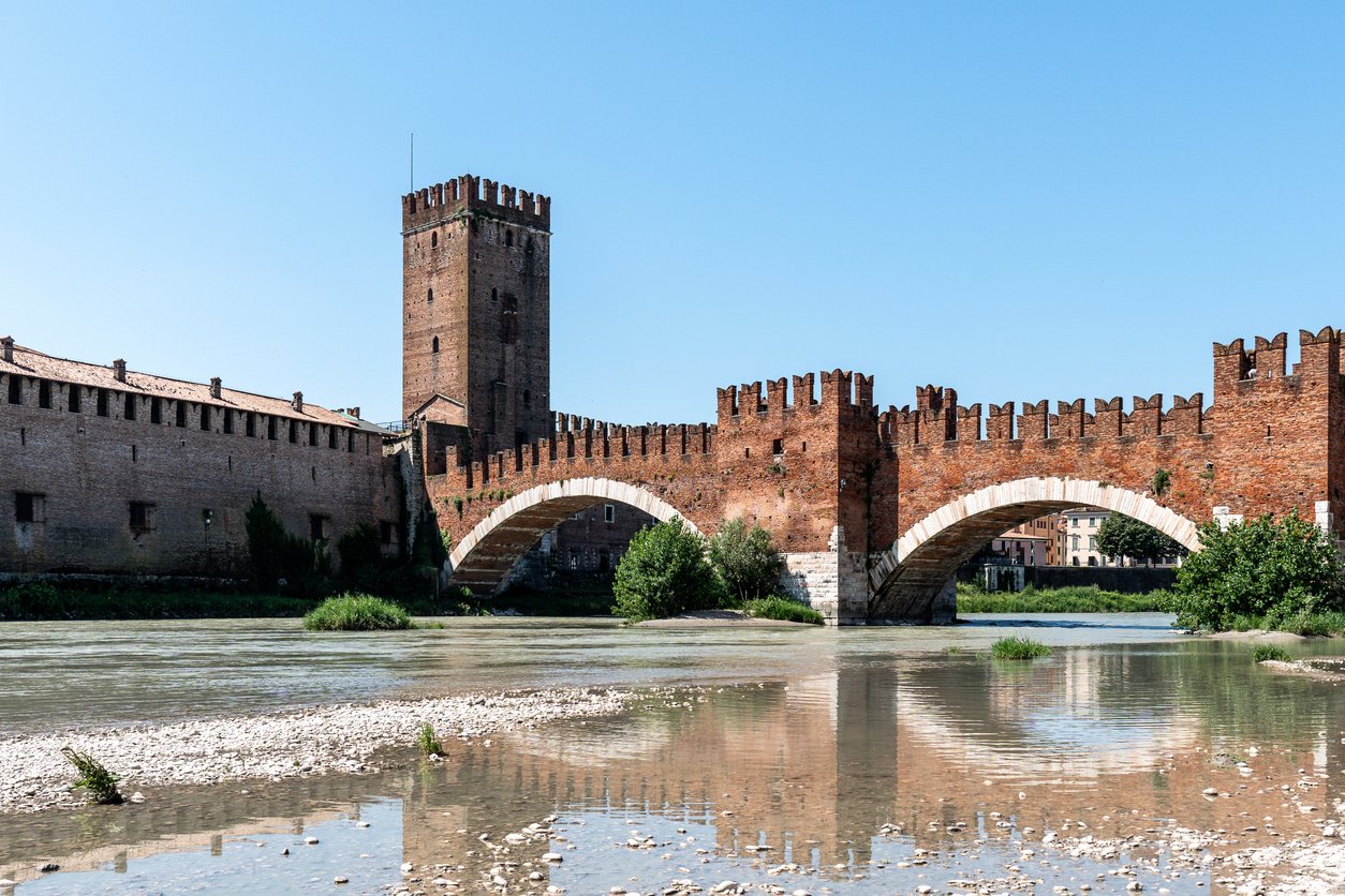  pont médiéval de Castelvecchio sur l’Adige à Vérone